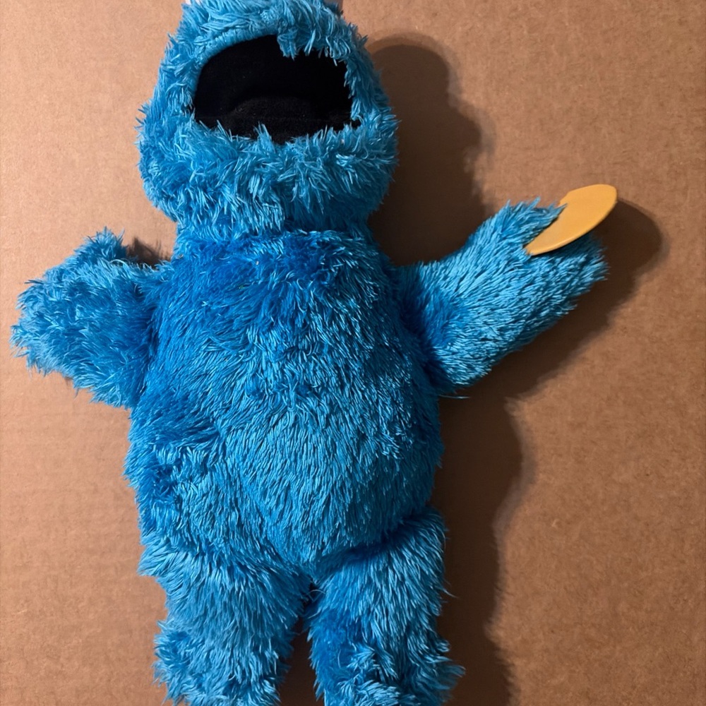 Sesame Street Feed Me Cookie Monster Plush: Interactiv